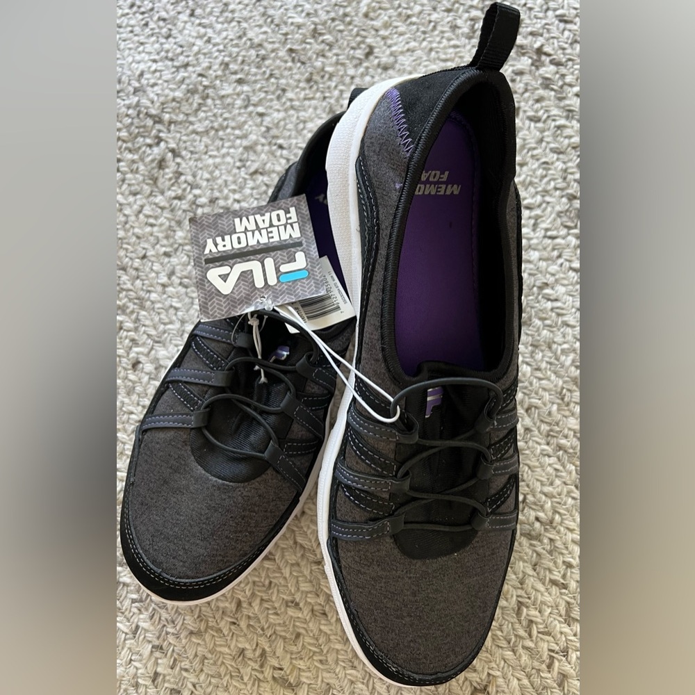 NWT Fila No Tie Sneakers
